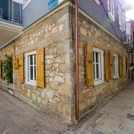 Stone At Lefkada's Old Port アパート Lefkáda