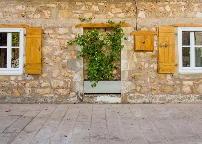 Stone At Lefkada's Old Port Appartamento *