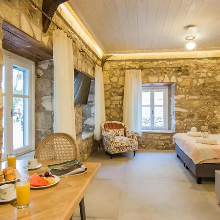 Stone At Lefkada's Old Port Apartamento *