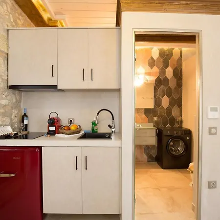 Stone At Lefkada's Old Port Apartamento