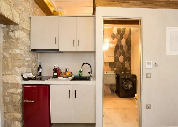 Stone At Lefkada's Old Port Apartamento